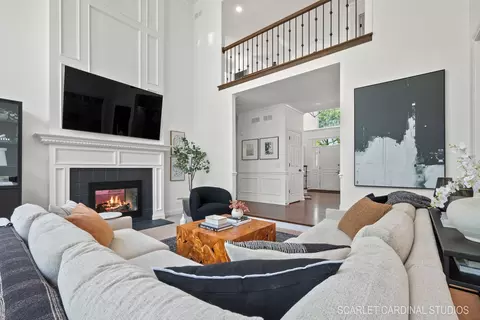 Living - 3308 White Eagle Dr, Naperville, IL 60564 photo 2 of 4