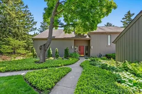 523 Woodview Rd #C, Lake Barrington, IL 60010