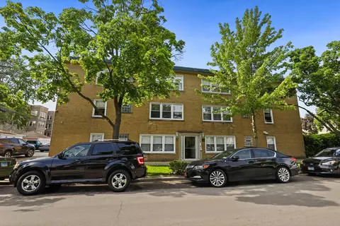 5759 N Kimball Ave #102, Chicago, IL 60659