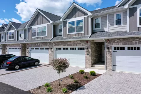 8300 W 111th St #8308, Palos Hills, IL 60465