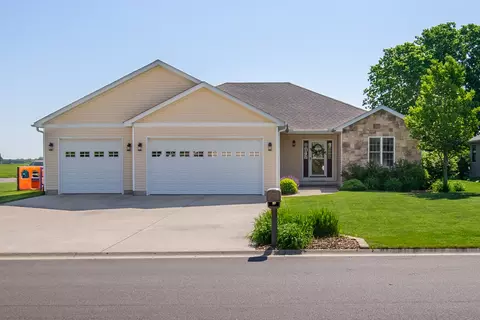 315 Claire Ln, Utica, IL 61373