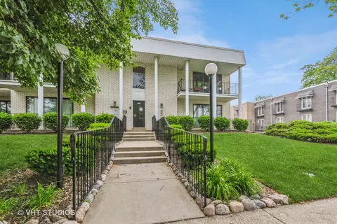 9805 S Keeler Ave #D, Oak Lawn, IL 60453