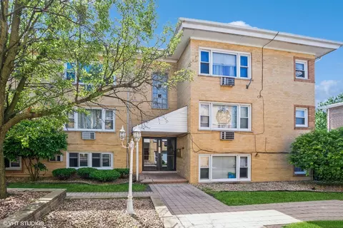 6634 W 95th St #3C, Oak Lawn, IL 60453