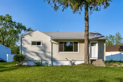 2001 Indian Rd, Waukegan, IL 60087
