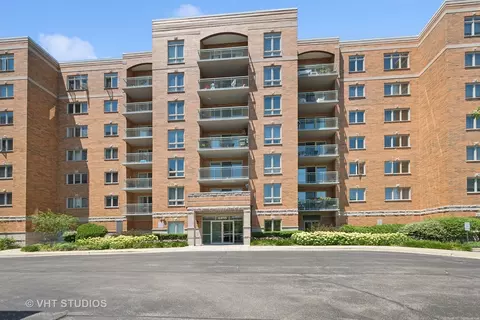 6815 N Milwaukee Ave #301, Niles, IL 60714