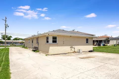 Exterior - 5319 155th St, Oak Forest, IL 60452 photo 3 of 6