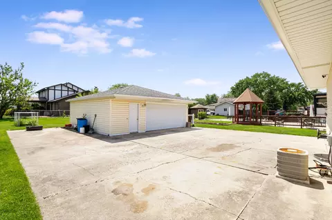 Exterior - 5319 155th St, Oak Forest, IL 60452 photo 4 of 6