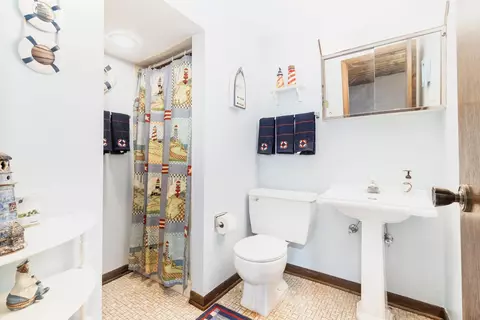 Bath - 5319 155th St, Oak Forest, IL 60452 photo 2 of 2