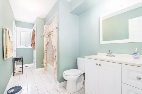 Bath - 5319 155th St, Oak Forest, IL 60452 photo 1 of 2