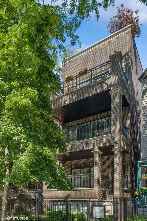 3227 N Kenmore Ave #3, Chicago, IL 60657