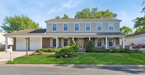 2843 Farmington Rd, Northbrook, IL 60062