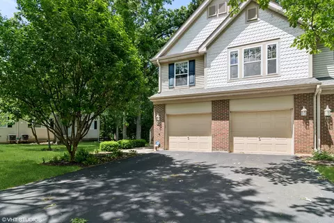 102 Meredith Ln, Streamwood, IL 60107