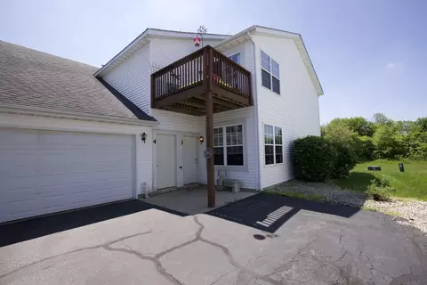 10184 Metalmark Ln #3, Roscoe, IL 61073