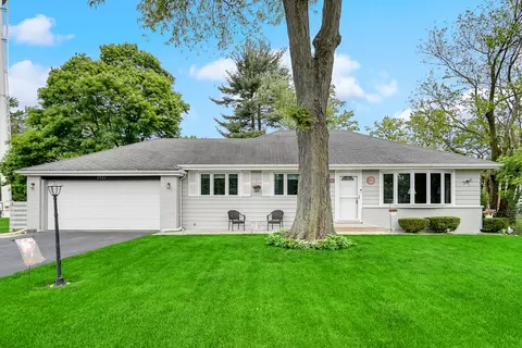 2534 Hickory Rd, Homewood, IL 60430