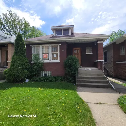 4729 W Addison St, Chicago, IL 60641
