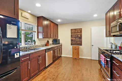 3608 W Clover Ave, Mchenry, IL 60050 photo 3