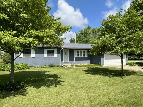 Exterior - 207 N Third St, Buckley, IL 60918 photo 2 of 5