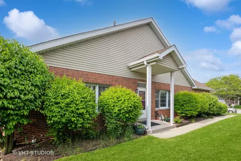 11012 Jodan Dr, Oak Lawn, IL 60453