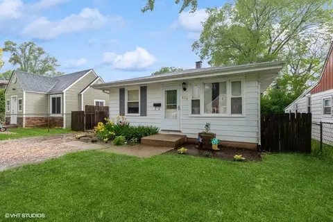 220 Clifton Dr, Round Lake Park, IL 60073