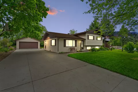 5250 Meyer Dr, Lisle, IL 60532