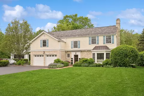 2534 Iroquois Rd, Wilmette, IL 60091