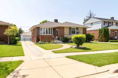 10303 Dickens St, Westchester, IL 60154