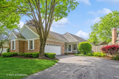 400 Park Barrington Dr, Barrington, IL 60010