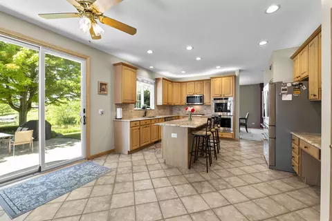1365 Mulberry Ln, Cary, IL 60013 photo 12