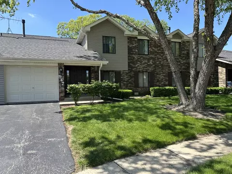 947 Cumberland Ct #BB1, Roselle, IL 60172
