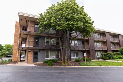 9630 W Higgins Rd #1B, Rosemont, IL 60018