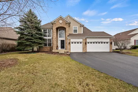 533 Western Dr, North Aurora, IL 60542