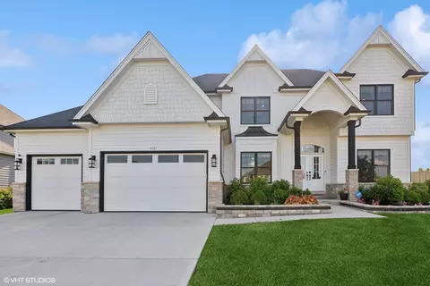 4207 Chinaberry Ln, Naperville, IL 60564
