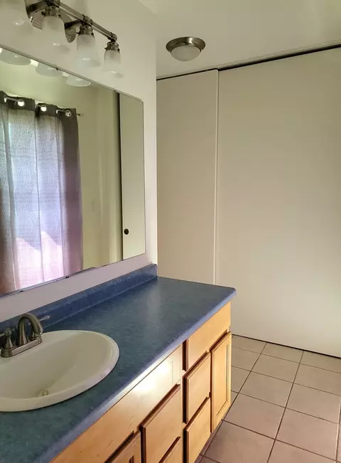 Bath - 561 Dunham Rd, Gurnee, IL 60031 photo 1 of 3