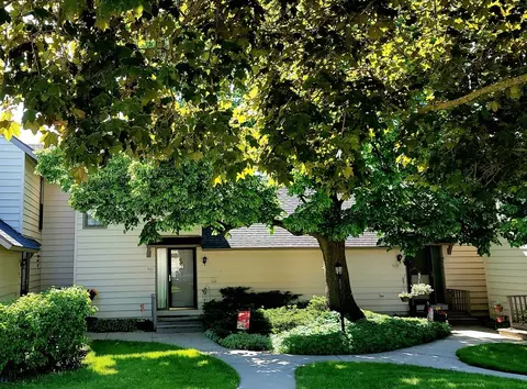 561 Dunham Rd, Gurnee, IL 60031