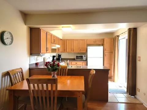 Kitchen - 561 Dunham Rd, Gurnee, IL 60031 photo 3 of 3