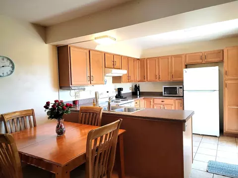 Kitchen - 561 Dunham Rd, Gurnee, IL 60031 photo 2 of 3