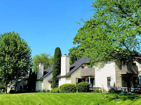 Exterior - 561 Dunham Rd, Gurnee, IL 60031 photo 4 of 8
