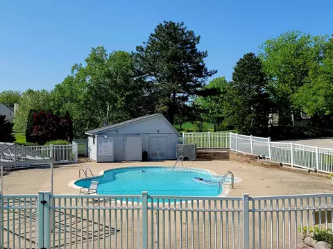 Exterior - 561 Dunham Rd, Gurnee, IL 60031 photo 7 of 8