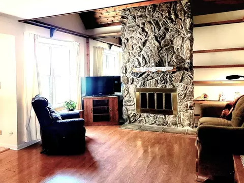 Living - 561 Dunham Rd, Gurnee, IL 60031 photo 2 of 3