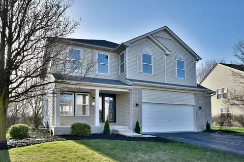 482 Gray Ave, Elburn, IL 60119