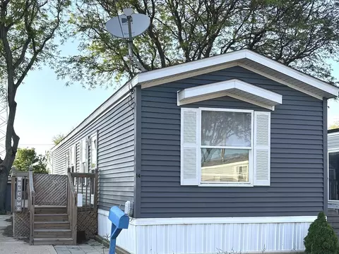1111 E Railroad St #14, Sandwich, IL 60548
