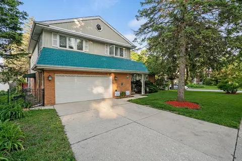 25 N Cowley Rd, Riverside, IL 60546