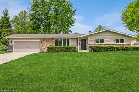 402 Surrey Rd, Bartlett, IL 60103