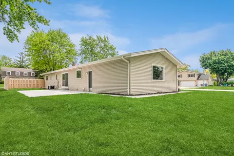 402 Surrey Rd, Bartlett, IL 60103 photo 15