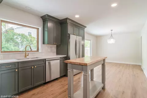 402 Surrey Rd, Bartlett, IL 60103 photo 5