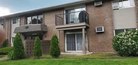 4518 Beau Monde Dr #104, Lisle, IL 60532
