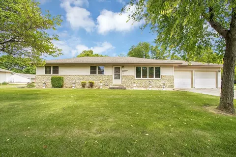 24400 S Valley Dr, Channahon, IL 60410