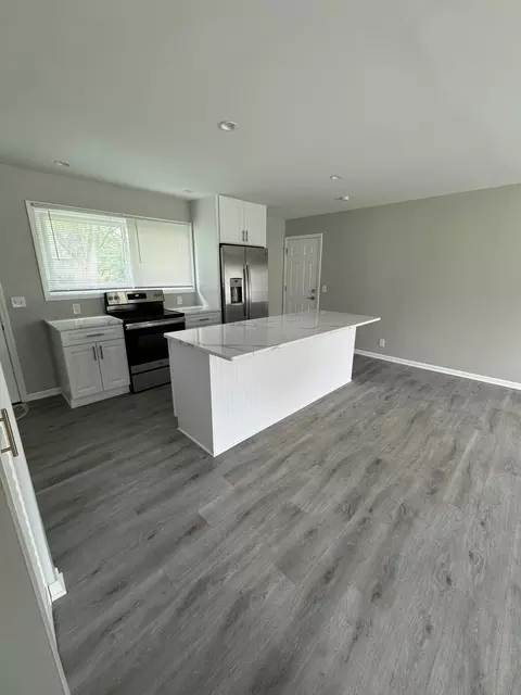 106 Circle Dr E, Montgomery, IL 60538 photo 2