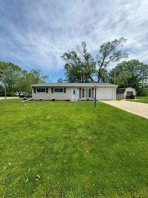 106 Circle Dr E, Montgomery, IL 60538