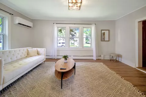Living - 943 S 7th Ave, Kankakee, IL 60901 photo 2 of 2